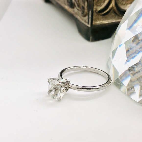 Vintage Clear Crystal Solitaire Uncas Ring - Picture 1 of 13